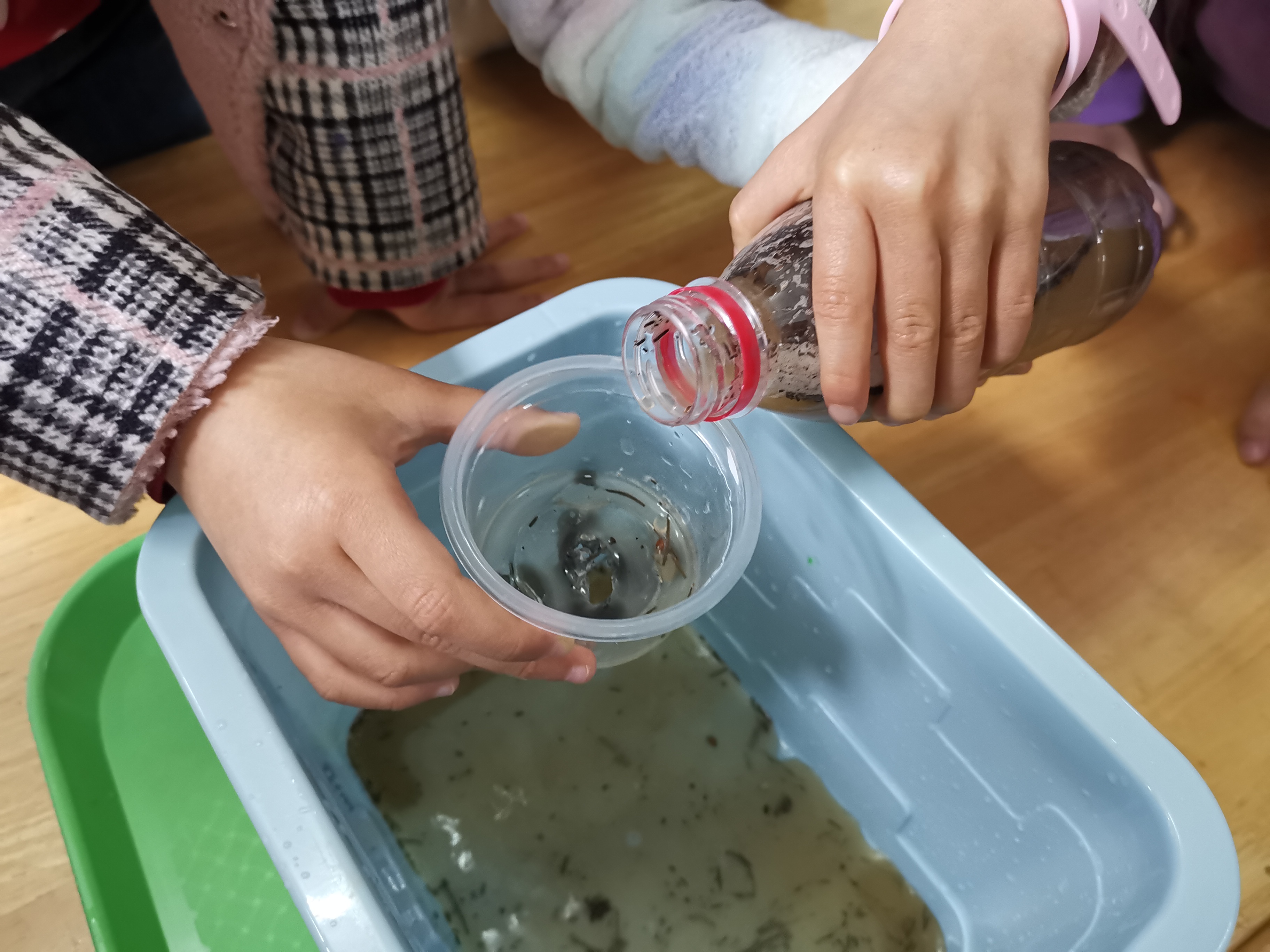 因为过滤器的孔太大,还有一些小的杂质没有被过滤掉