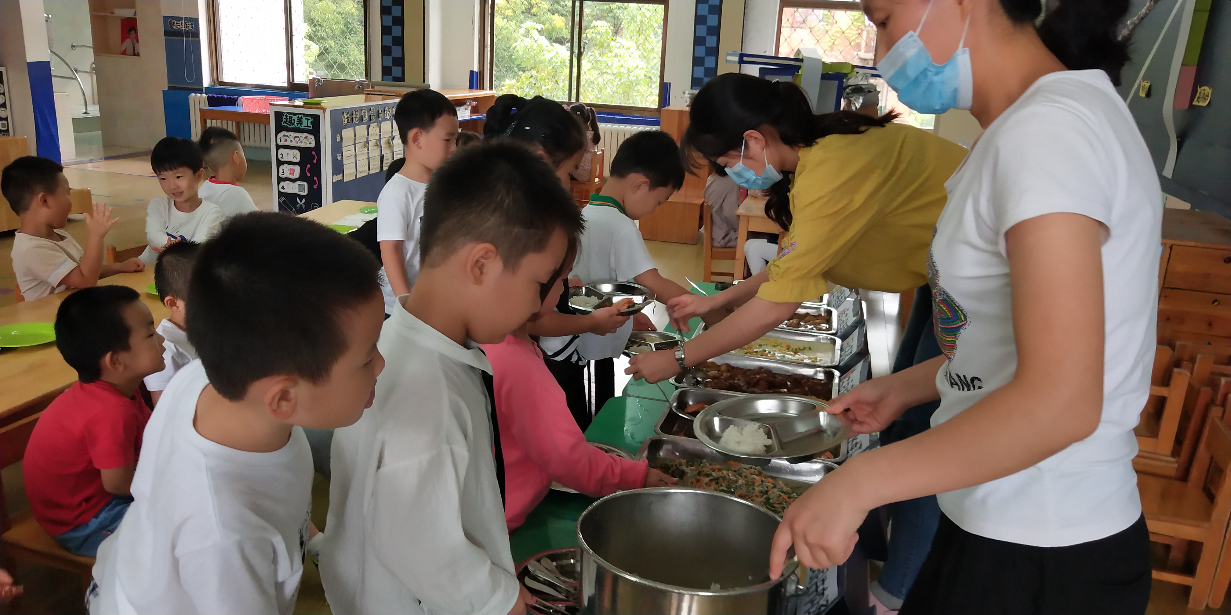 【礼仪篇】享美味，学礼仪——乐成西城幼儿园西餐日活动_餐桌