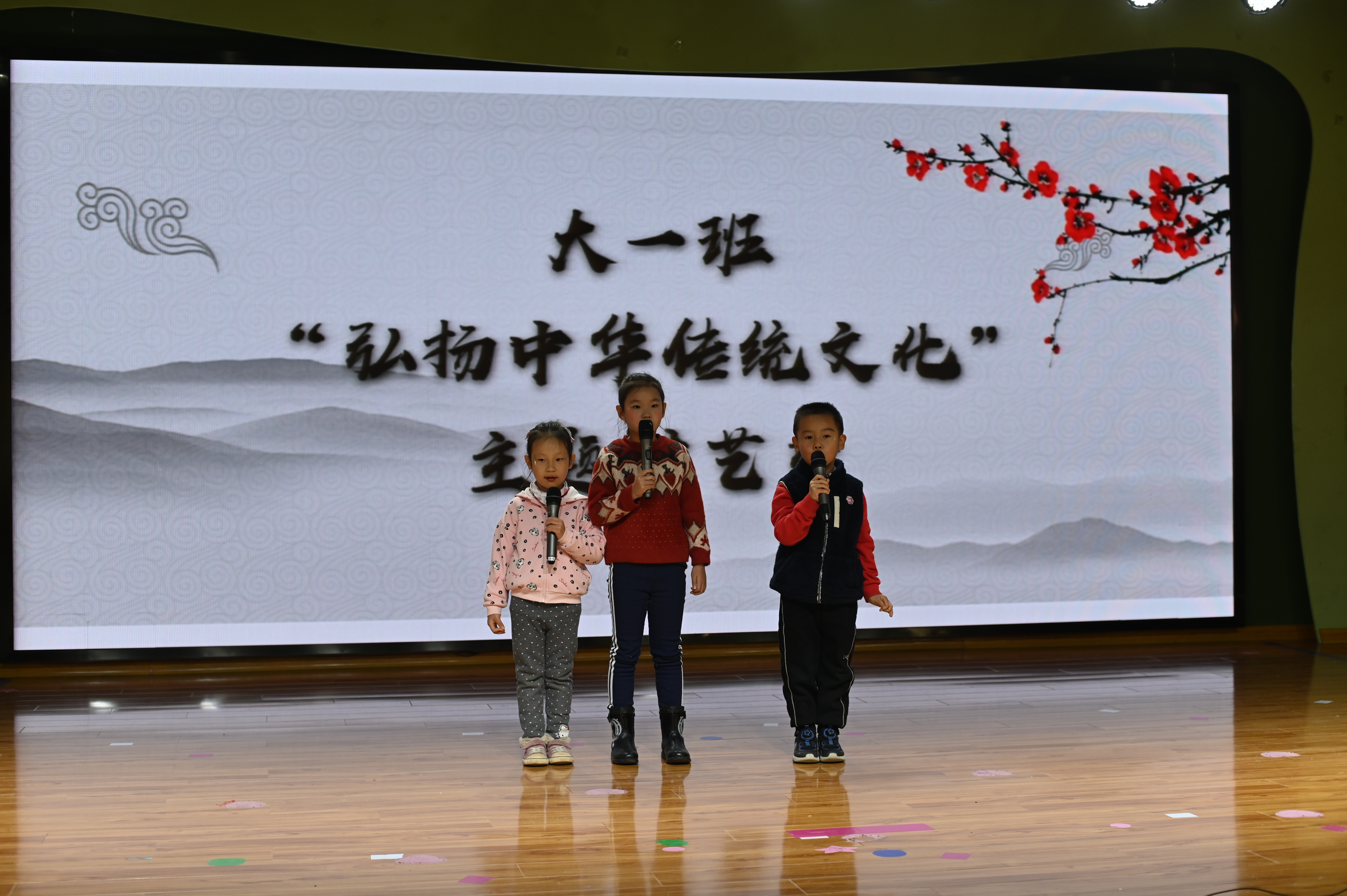 表演看过了,来听听我们的古诗串烧吧!